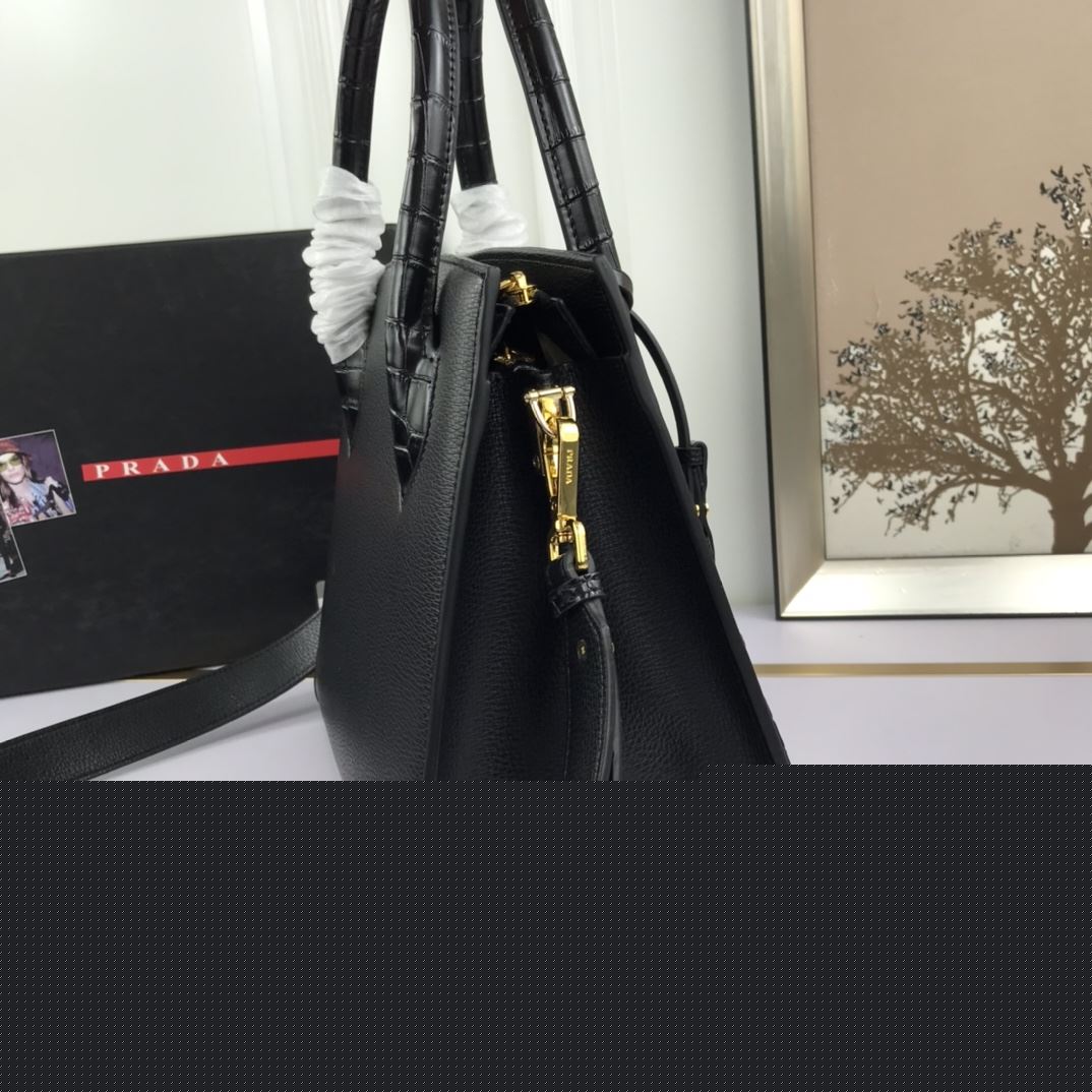 Pra*a top handle bags